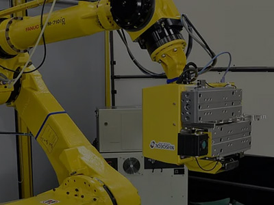 机器人夹爪基于 Helios2 ToF 相机实现可堆叠料箱的精准抓取与搬运